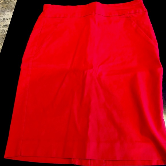 RED PENCIL SKIRT FROM RW&CO IN SIZE MEDIUM - Picture 1 of 3